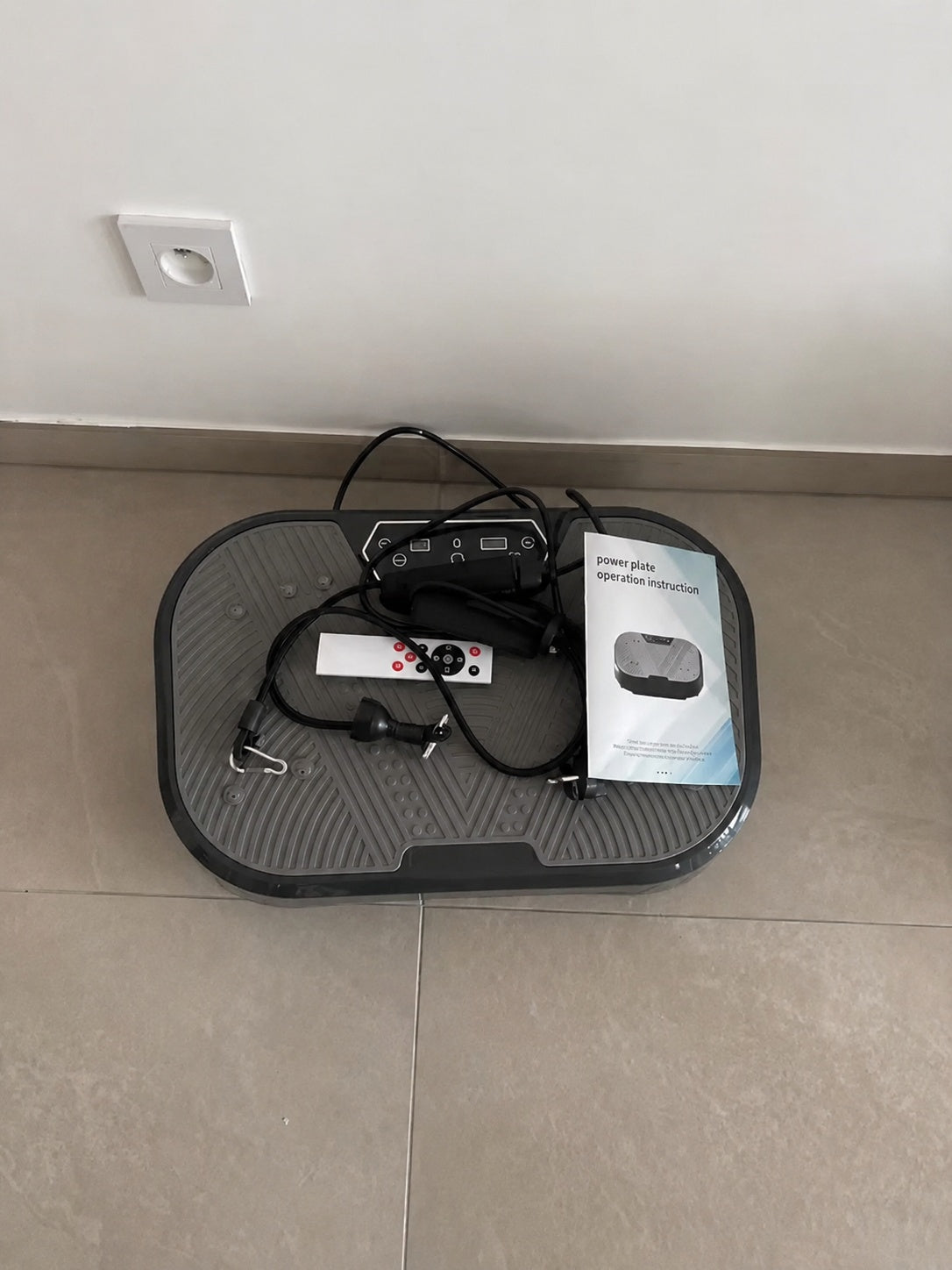 Plaque vibrante VibingOne avec télécommande, bandes de résistance, câble et manuel